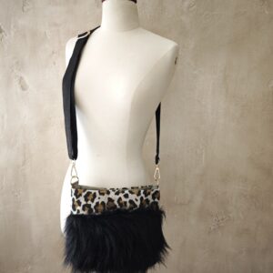 Sac bandouliere fausse fourrure /tissus léopard